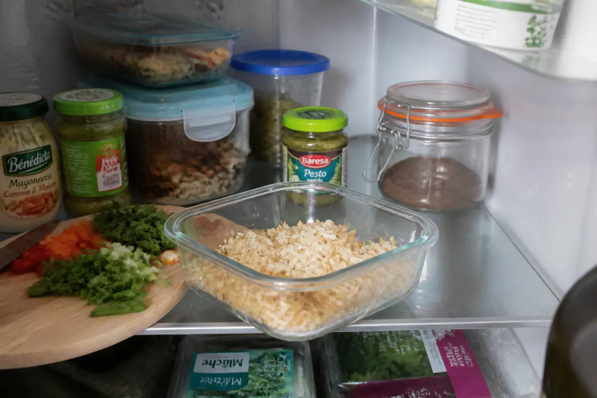 Reste de riz au frigo avec légumes, pesto et idées pour cuisiner un reste de riz